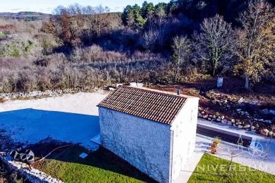 Stone house with a picturesque landscape, a swimming pool and a large yard in the vicinity of Buje 2