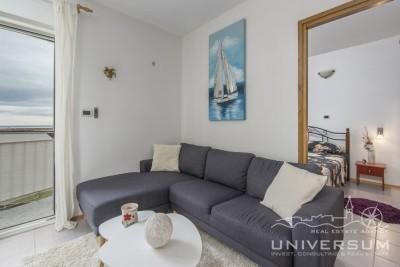 Apartment on the 2nd floor near the center of Novigrad 4