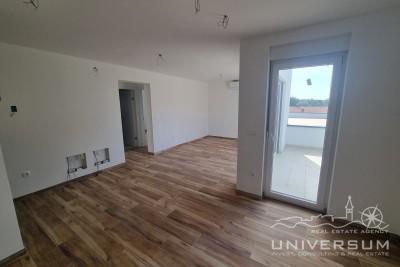 Apartment on the 2nd floor with a view of the sea in Novigrad 4