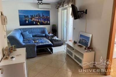 Furnished two-room apartment on the 1st floor with a garage in Novigrad 3
