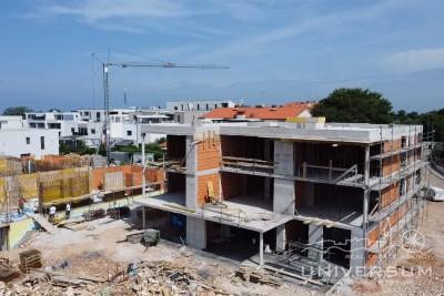 Apartment on the ground floor in a modern building in Novigrad 1