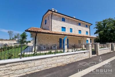 House in the second row from the sea and the beach in Umag
