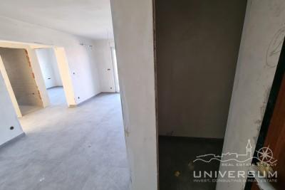Apartment on the ground floor with a garden in Bašania 4