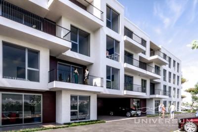 Stylish one and two-bedroom apartments with a garage and courtyard in Umag 1