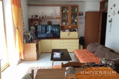Wohnung in einer ruhigen Umgebung in der Nähe von Novigrad