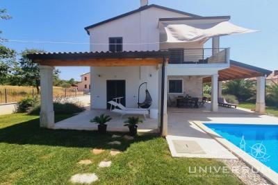 Beautiful house with a pool and a sea view in Novigrad 4