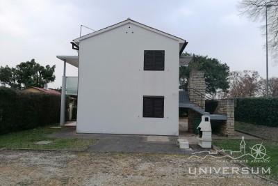 Casa con due appartamenti a 50 m dal mare vicino a Novigrad 4