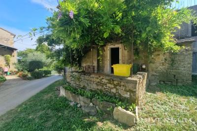 Stone house for adaptation in Grožnjan 4