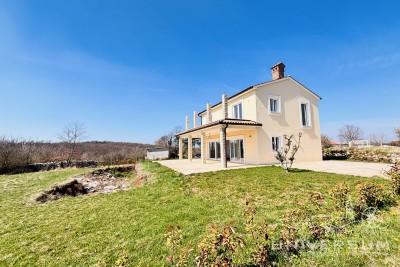 Šarmantna vila smještena na prostranom imanju od 10.052 m2 u blizini Pazina. 5