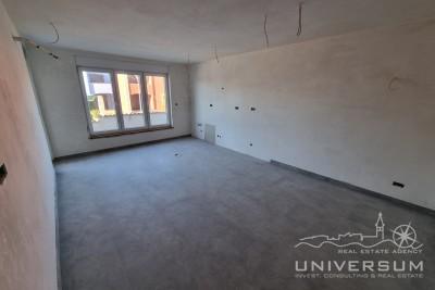 Apartment on the ground floor with a garden in Bašania 5