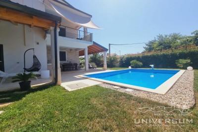 Beautiful house with a pool and a sea view in Novigrad 5
