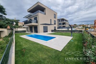 Schönes Wohnhaus mit 4 zweistöckigen Wohnungen und Blick auf das Meer 2