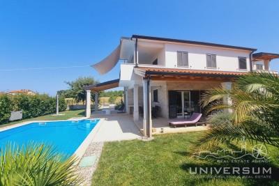 Beautiful house with a pool and a sea view in Novigrad 3
