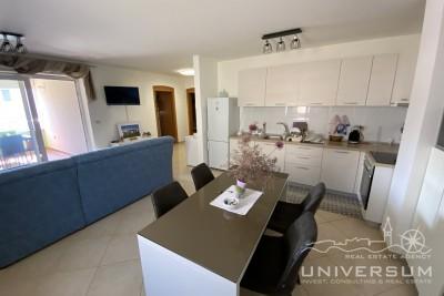 Furnished two-room apartment on the 1st floor with a garage in Novigrad 5