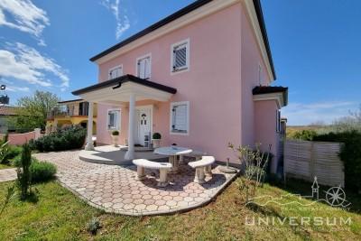 House with swimming pool near Umag 2