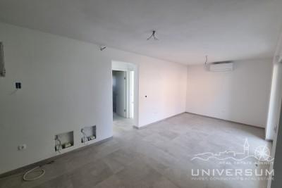 Beautiful apartment on the 1st floor with sea view in Novigrad 2