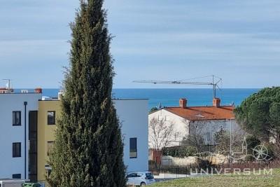 Modern apartment with sea view in Novigrad 2