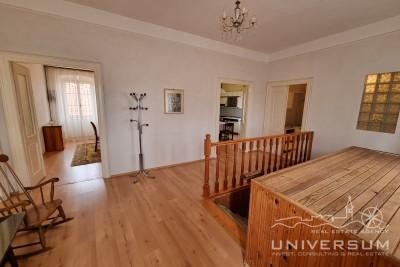 Apartment on the 2nd floor in the center of Brtonigle with a sea view 2