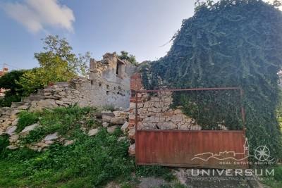 Ruined stone house in Brtonigla 2