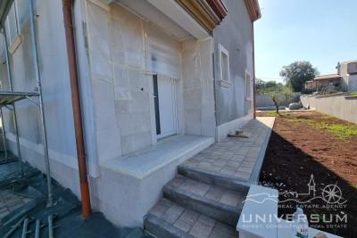 A nice semi-detached house with a swimming pool in the vicinity of Buje 4