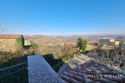 A stunning townhouse situated in the charming locale of Momjan. 3