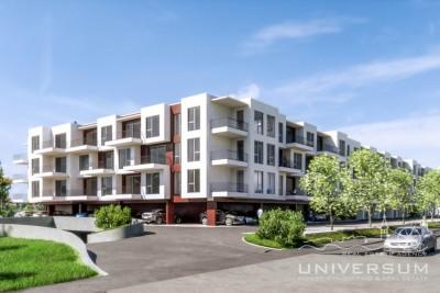 Stylish one and two-bedroom apartments with a garage and courtyard in Umag 3