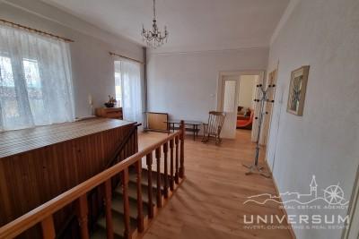 Apartment on the 2nd floor in the center of Brtonigle with a sea view 1