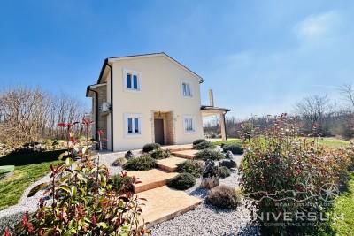 Šarmantna vila smještena na prostranom imanju od 10.052 m2 u blizini Pazina. 2