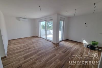 Apartment on the 2nd floor with a view of the sea in Novigrad 1
