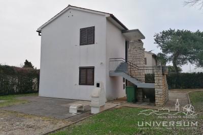 House with two apartments 50 m from the sea near Novigrad 3