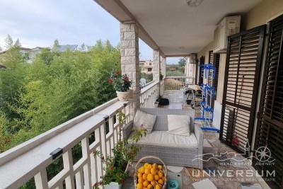Apartment on the first floor, just 300m from the sea in Novigrad 3