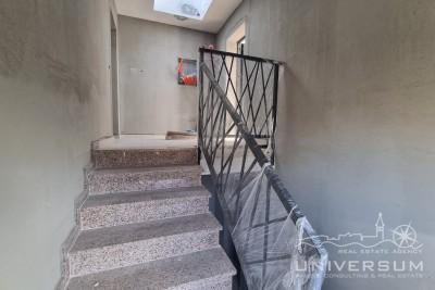 Apartment in a new building with a sea view in Novigrad 4