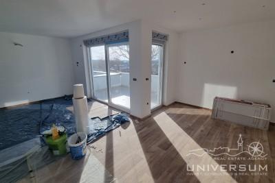 Apartment in a new building with a sea view in Novigrad 5