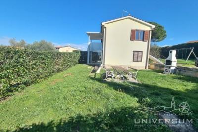 House with 2 apartments 50m from the sea in the vicinity of Novigrad 1