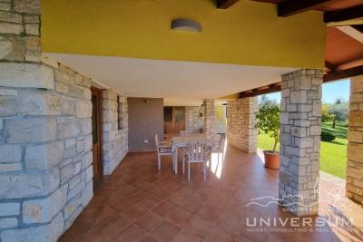 A house that boasts a beautiful view of the sea and a large garden in Brtonigla 3