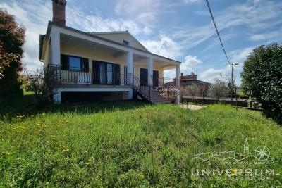 Large house with three residential units in the vicinity of Umag